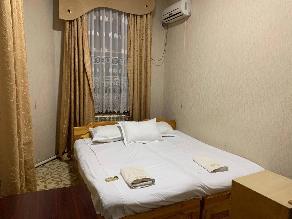 Voodi või voodid majutusasutuse Royal garden toas