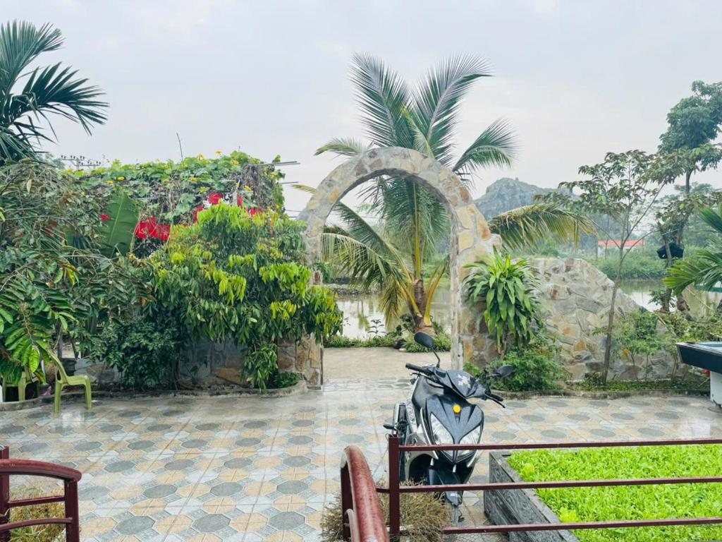 Phòng Có Giường Cỡ King Nhìn Ra Hồ Bơi