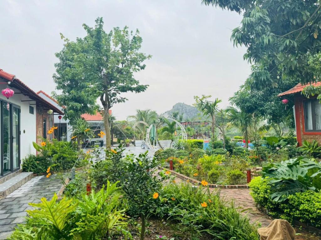 Phòng Có Giường Cỡ King Nhìn Ra Hồ Bơi