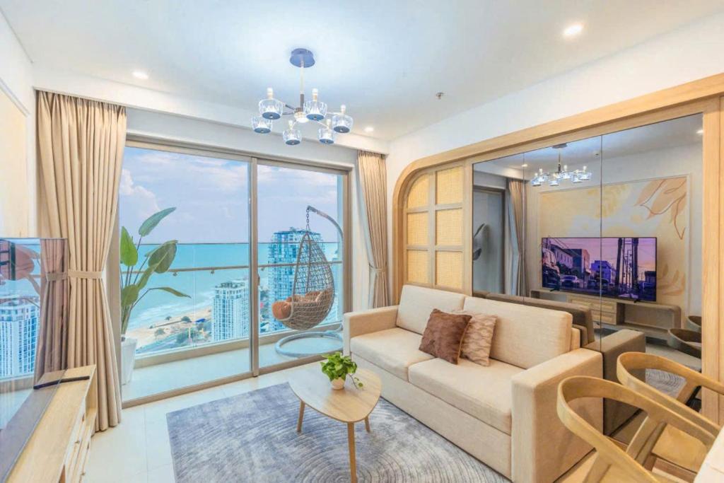TV a/nebo společenská místnost v ubytování The Song Beach House Apartment Vung Tau - Căn Hộ Biển Bãi Sau Vũng Tàu
