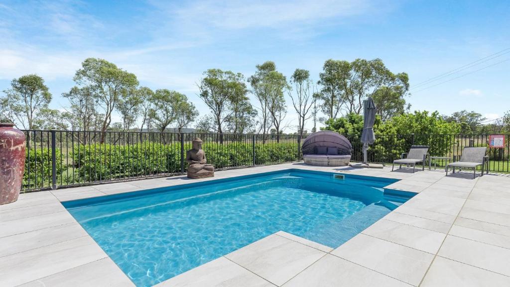 Bazén v ubytování 'Mandalay Villa 1' nebo v jeho okolí