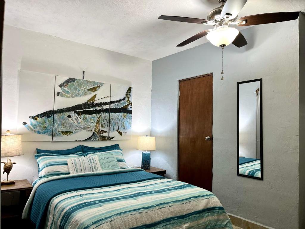 a bedroom with a bed and a ceiling fan at Hotel 305 in Parras de la Fuente