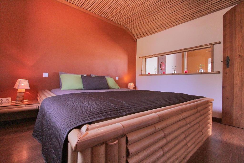 a bedroom with a large bed in a room at Vida Pura Apartments in Odeceixe