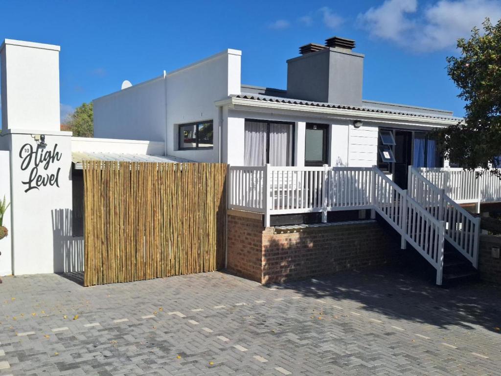 Το κτήριο όπου στεγάζεται  το διαμέρισμα