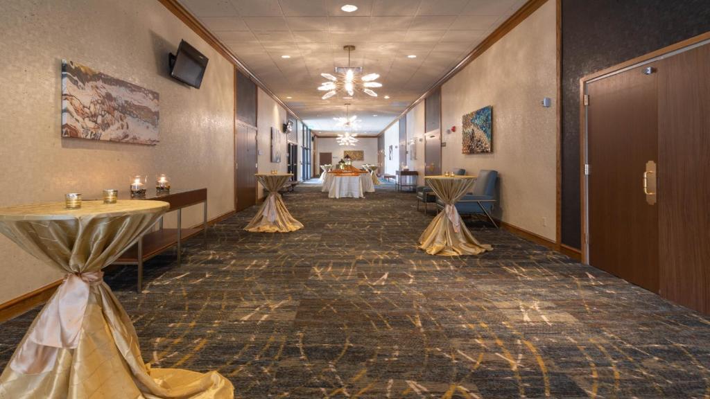 Holiday Inn Cleveland - South Independence by IHG photo