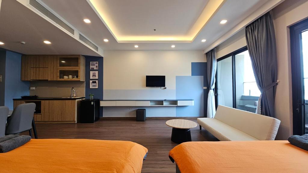 a living room with two beds and a kitchen at Flc Sea Tower - ChillNow Căn hộ View Biển, Cạnh Bãi Tắm Biển in Quy Nhon
