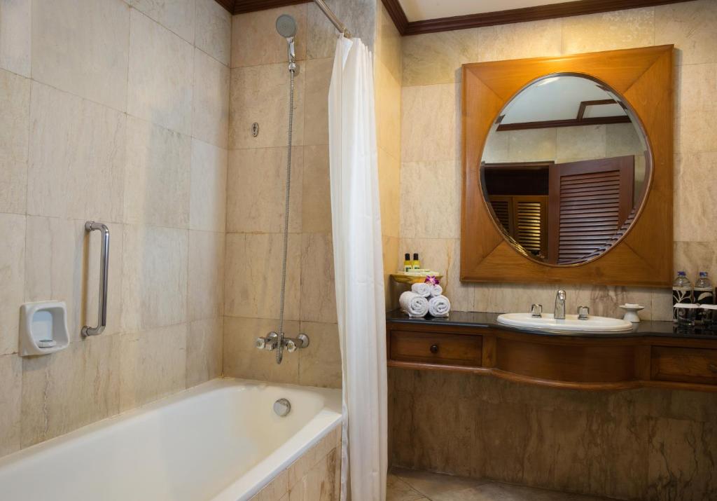 Puri Santrian Beach Resort And Spa - 9