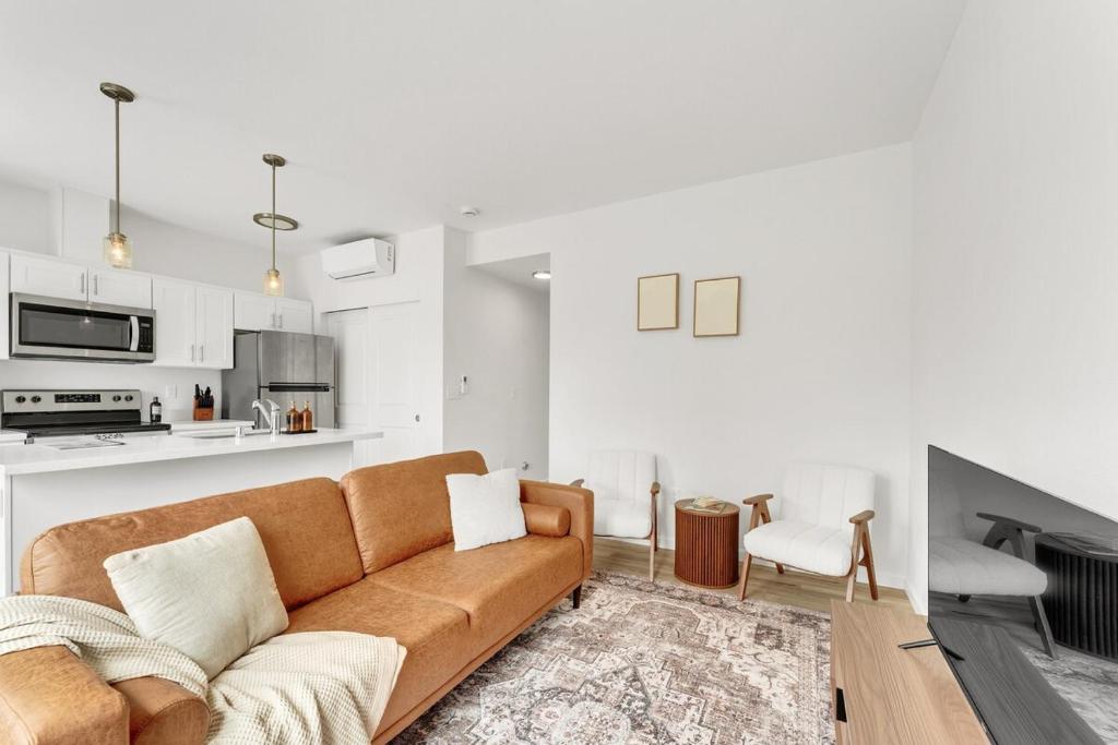 Η κουζίνα ή μικρή κουζίνα στο The Maple Muse Lux 1 Bed Townhome