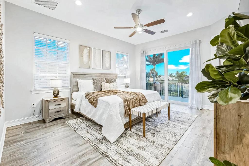 Ένα ή περισσότερα κρεβάτια σε δωμάτιο στο 114 Mediterranean Way