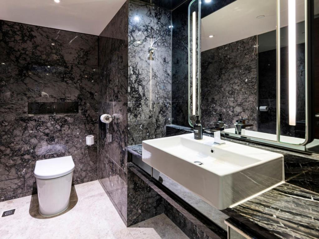 Royal Plaza Hotel, Hong Kong (updated prices 2026)