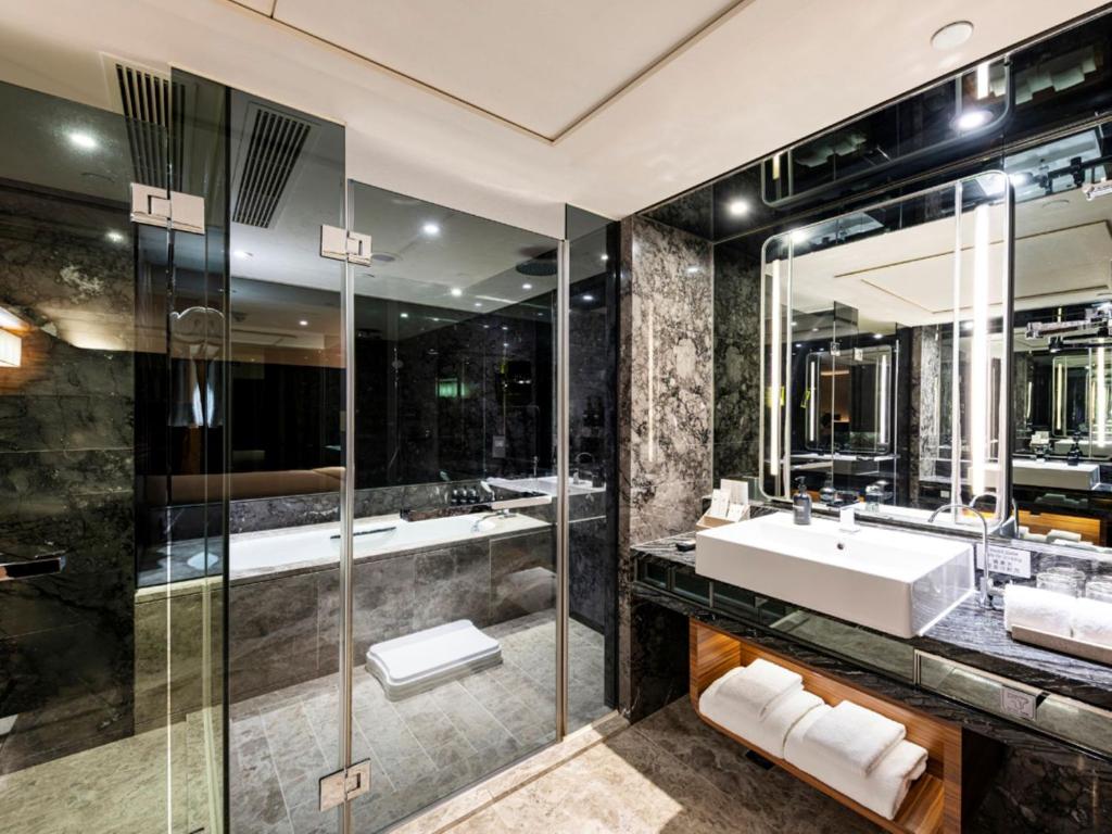 Royal Plaza Hotel, Hong Kong (updated prices 2026)