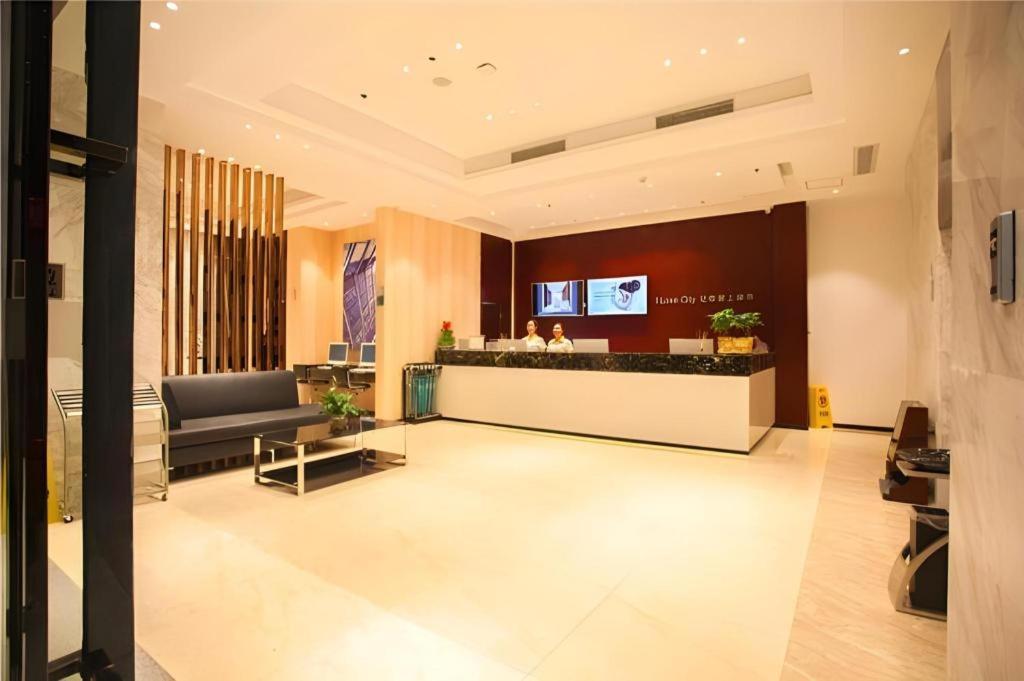 TV a/nebo společenská místnost v ubytování City Comfort Inn Huaihua Tunnel Bus Station