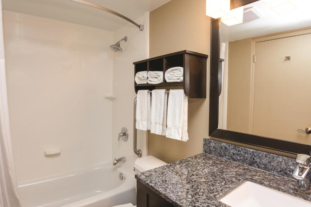 La Quinta by Wyndham San Diego Mission Bay photo