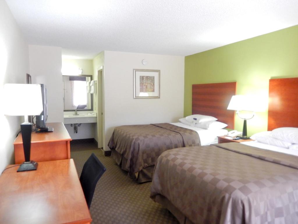 Motel 6-Luling, LA - Deluxe Quadruple Room - Smoking