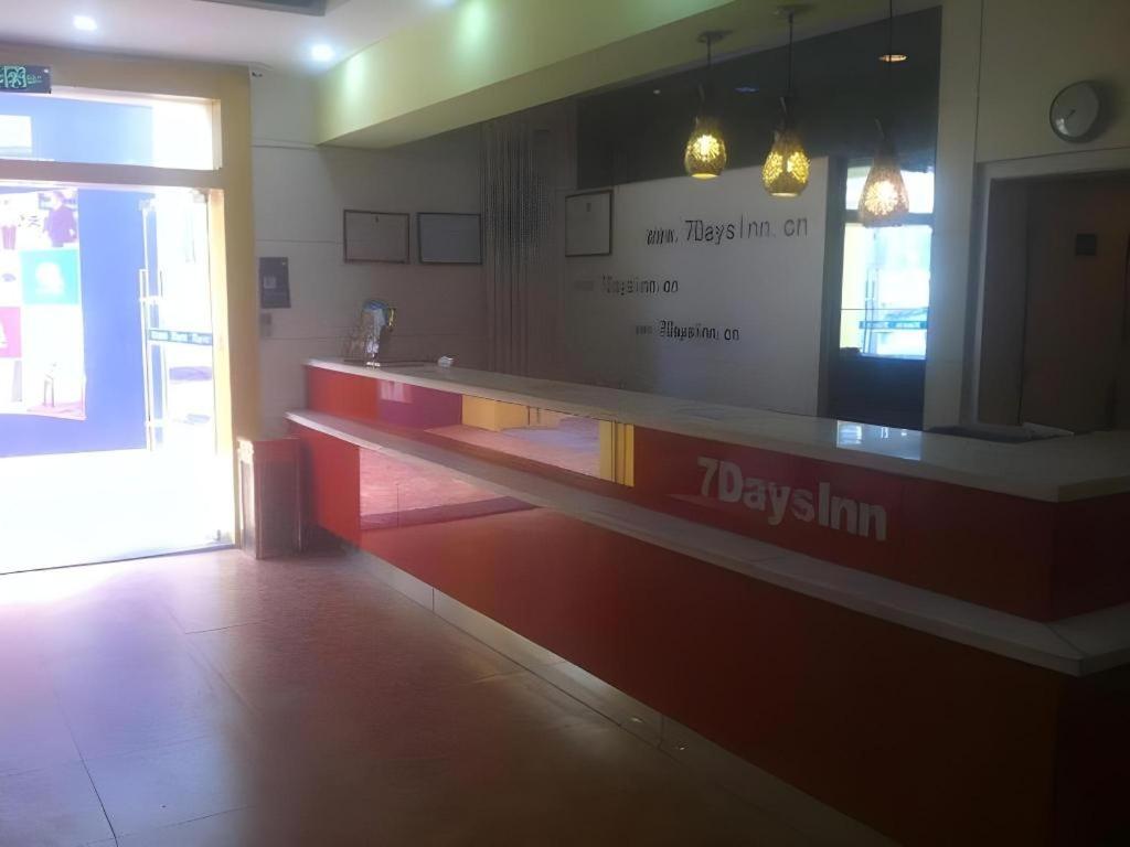 Φωτογραφία από το άλμπουμ του 7 Days Inn Qingdao Shandong Road Zhenning Overpass Branch σε Qingdao