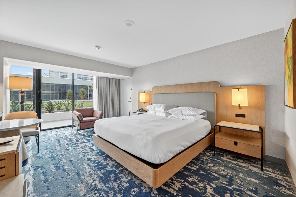 Hilton Anaheim - Habitación King Con Patio - Nivel De La Terraza