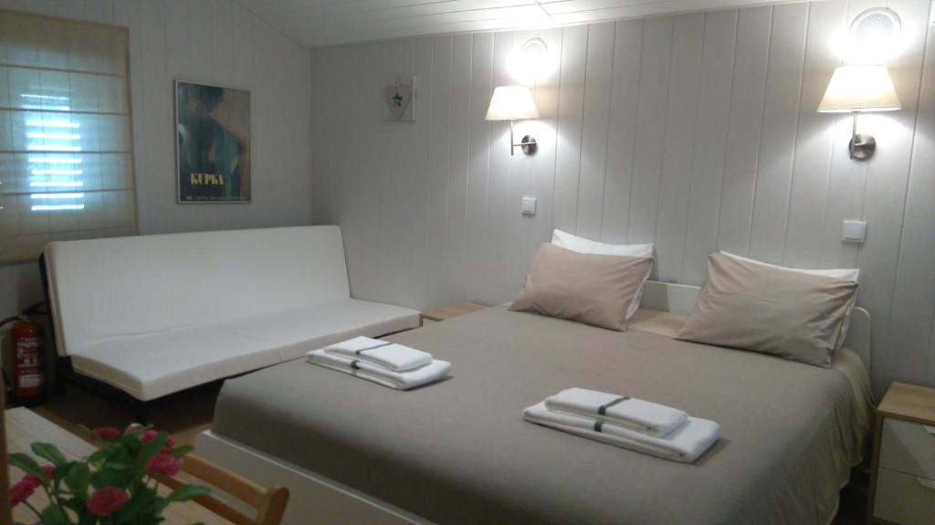 Monte Girassol - The Lisbon Country House - Quarto Quadruplas Com Banheiro Privativo