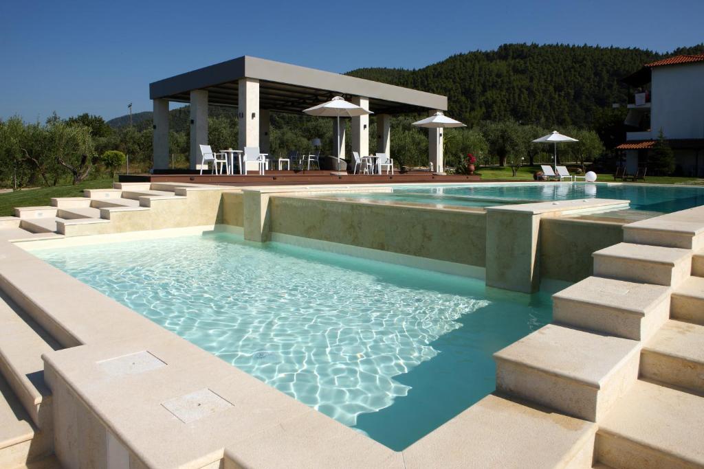 Bazén v ubytování Fillis House nebo v jeho okolí