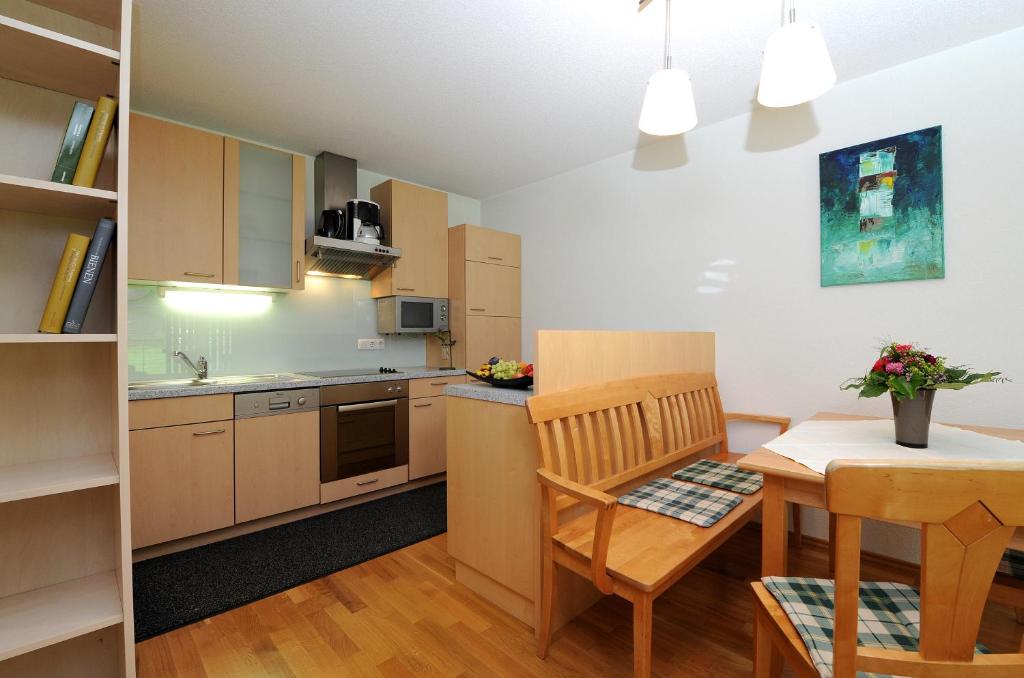 Kuchyň nebo kuchyňský kout v ubytování Apartments Susanne