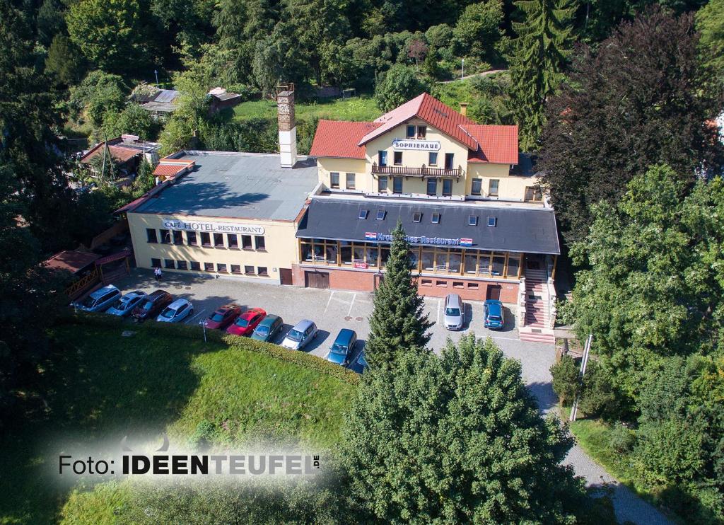 an aerial view of a large house with a parking lot at Hotel - Restaurant Sophienaue in Eisenach