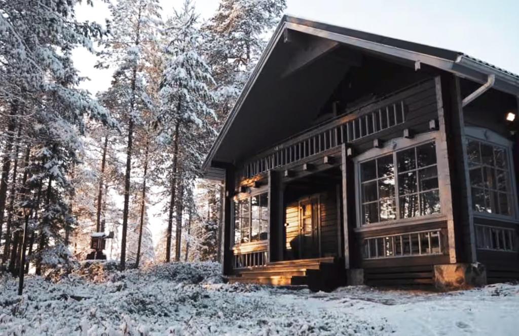 Kalliorinne - Lakefront Villa v zimě