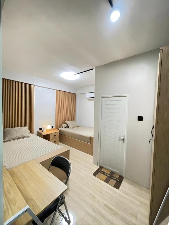 Ένα ή περισσότερα κρεβάτια σε δωμάτιο στο Utama Hotel