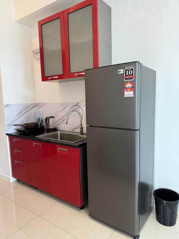 Η κουζίνα ή μικρή κουζίνα στο Bay Suites Home by Sea海的家 1018