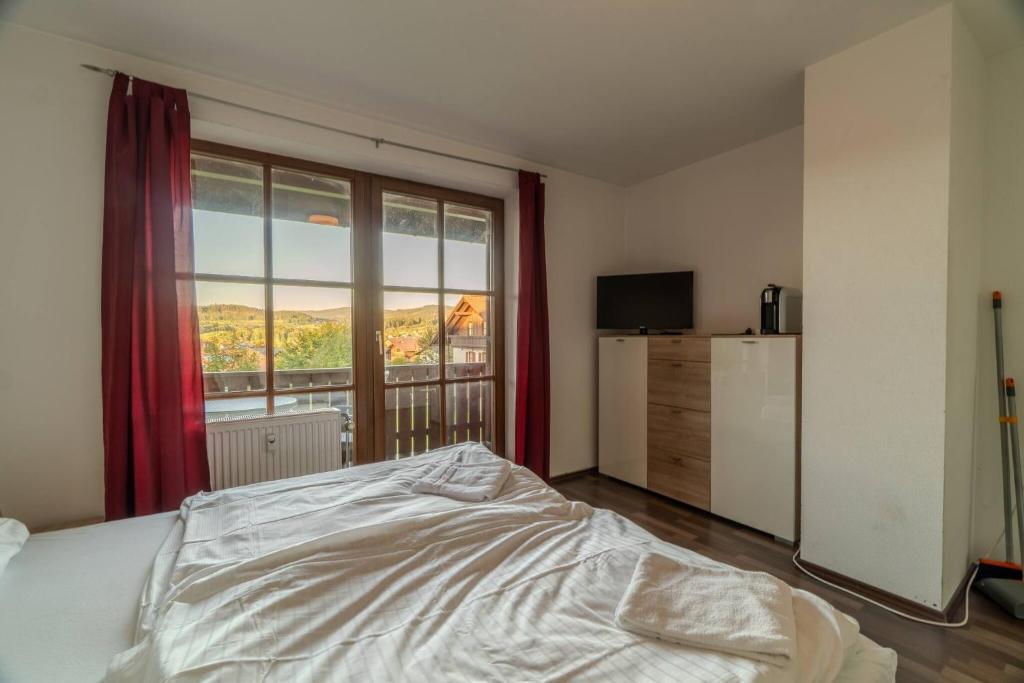 Ένα ή περισσότερα κρεβάτια σε δωμάτιο στο Chrysantihof - Apartment 390 mit POOL & SAUNA