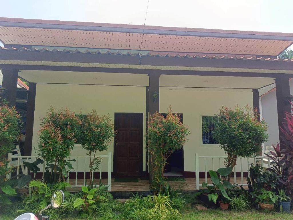 Κήπος έξω από το Ploy Chumpoo Lanta