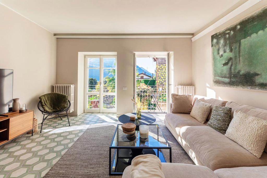 a living room with a couch and a table at Once in a Lifetime - by MyHomeInComo in Laglio