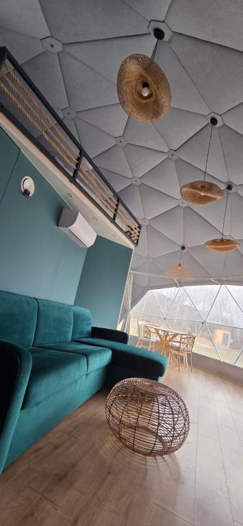 Posezení v ubytování Aqua Glamp