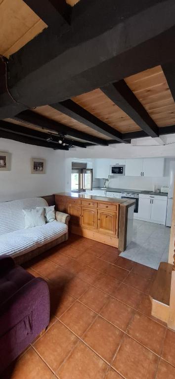 a kitchen with a bed and a counter in a room at Casa Almarex in Gobiendes