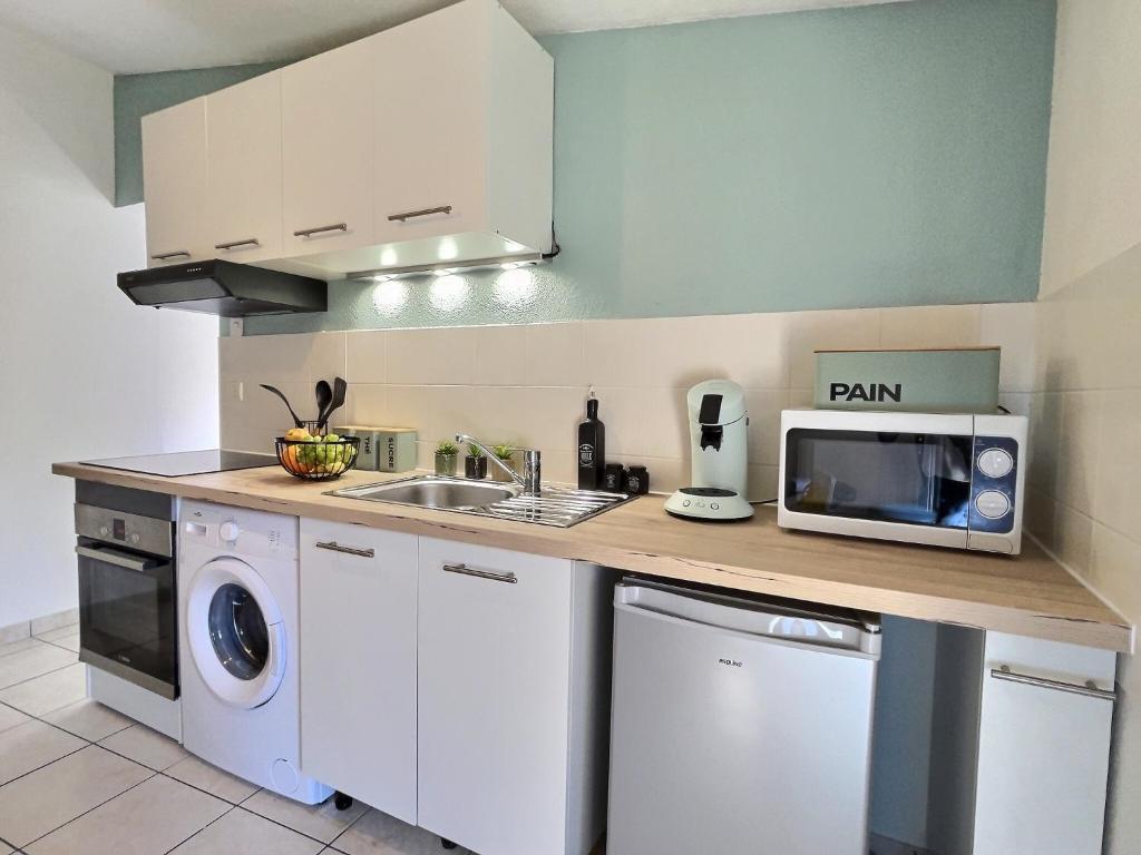 Kuchyň nebo kuchyňský kout v ubytování Le Limouche