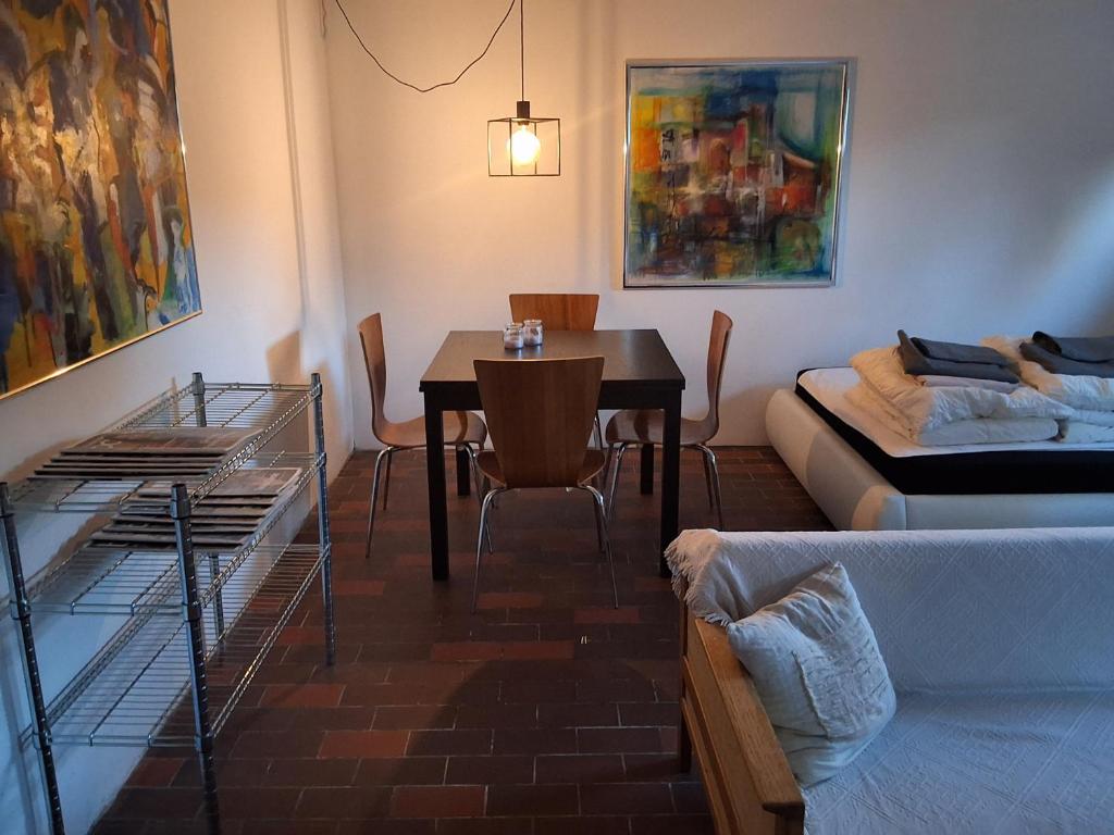 a living room with a table and a couch at Lille bolig med egen indgang in Holte