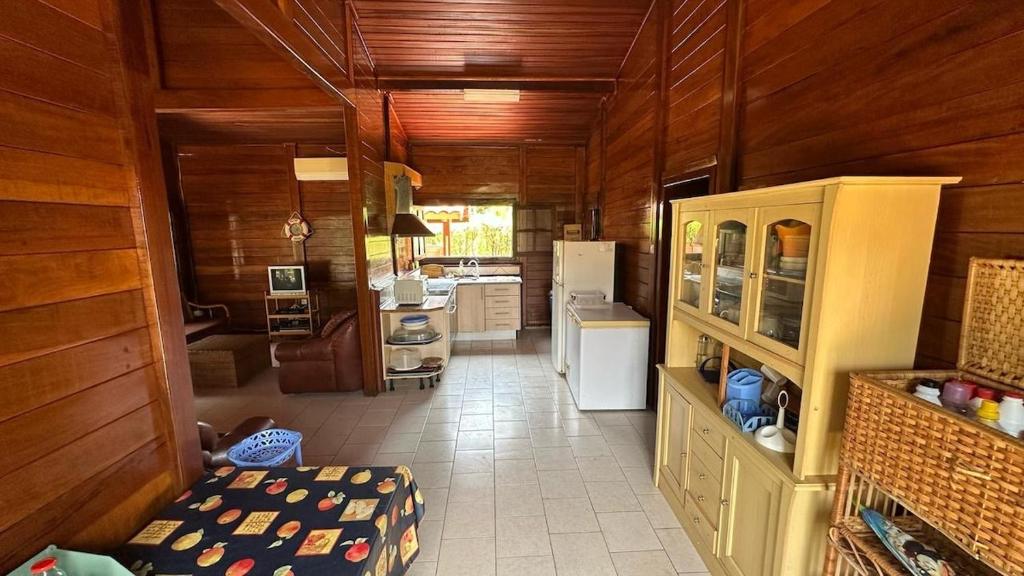 Η κουζίνα ή μικρή κουζίνα στο Casa de Praia 3 Quartos Mussulo