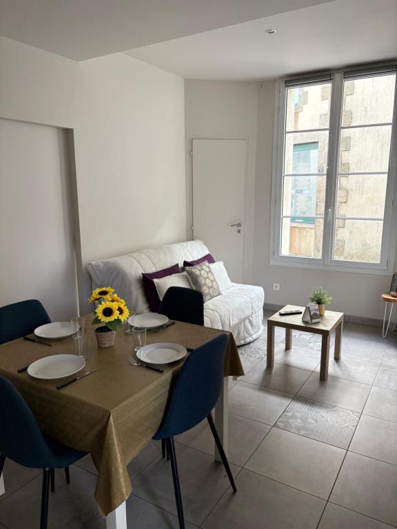 Χώρος καθιστικού στο Les Glaneuses gîte Côté Boulangerie centre-bourg à 3 min du Puy duFou