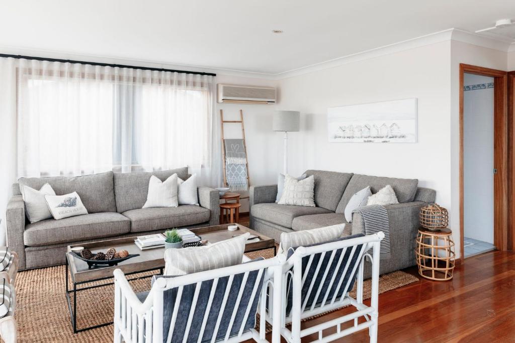 Χώρος καθιστικού στο Surfers Delight Beach House