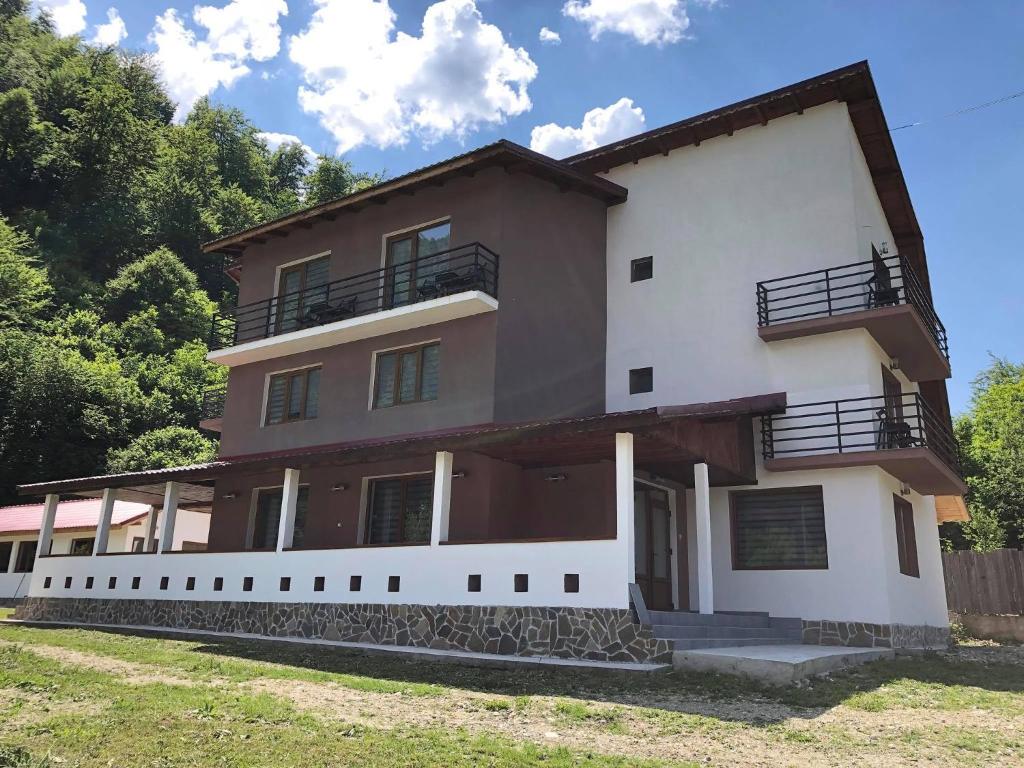 Το κτήριο όπου στεγάζεται  ο ξενώνας