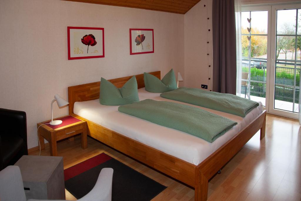 Ένα ή περισσότερα κρεβάτια σε δωμάτιο στο Chefs Gästezimmer