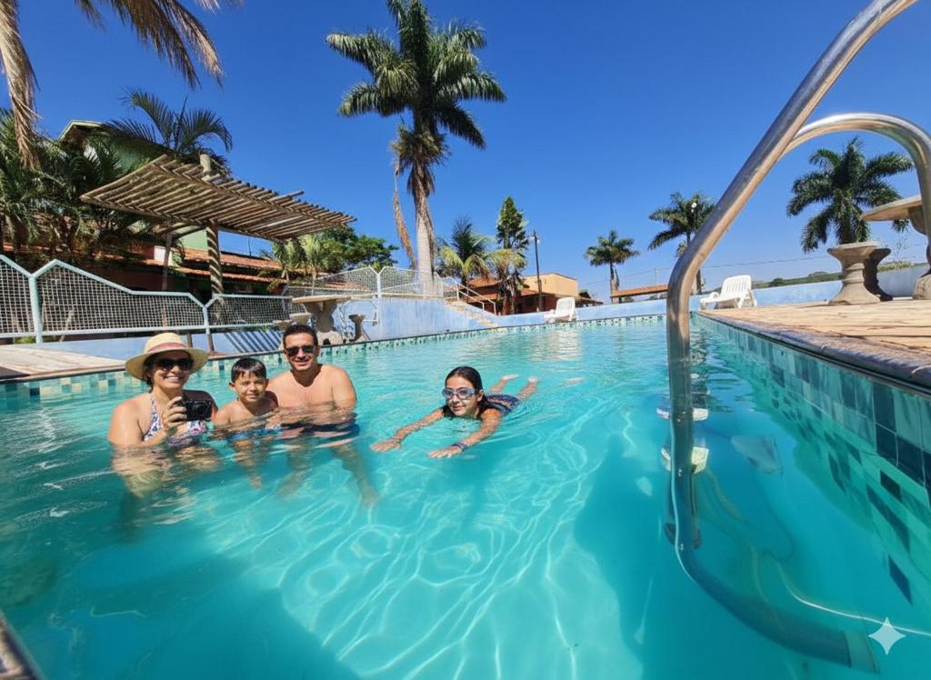 Bazén v ubytování Pousada cores nebo v jeho okolí