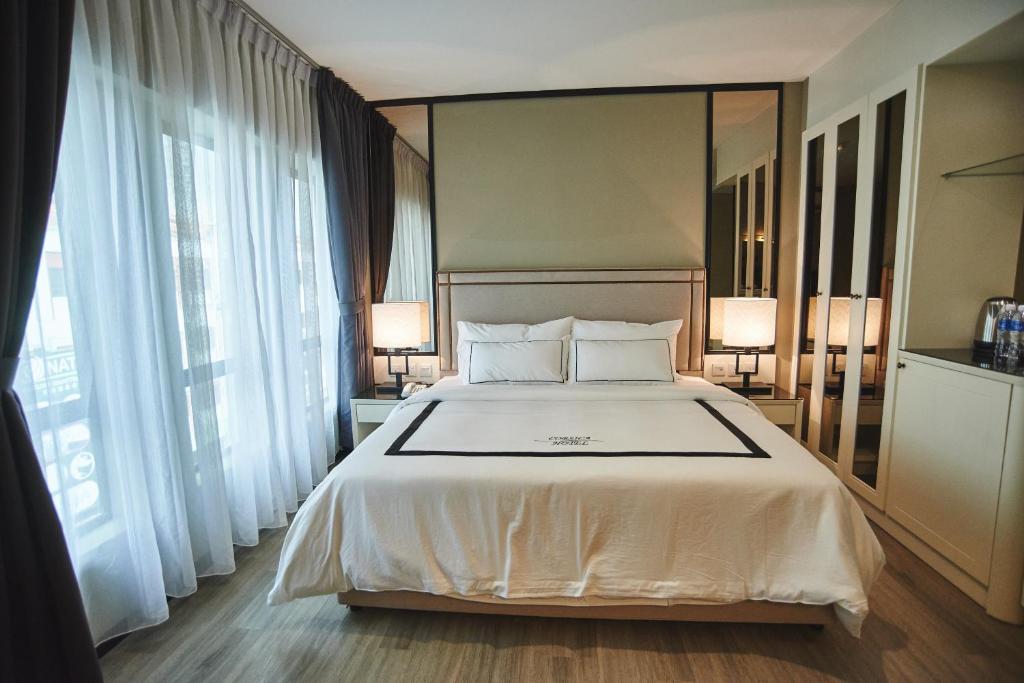 Postel nebo postele na pokoji v ubytování Corsica Hotel