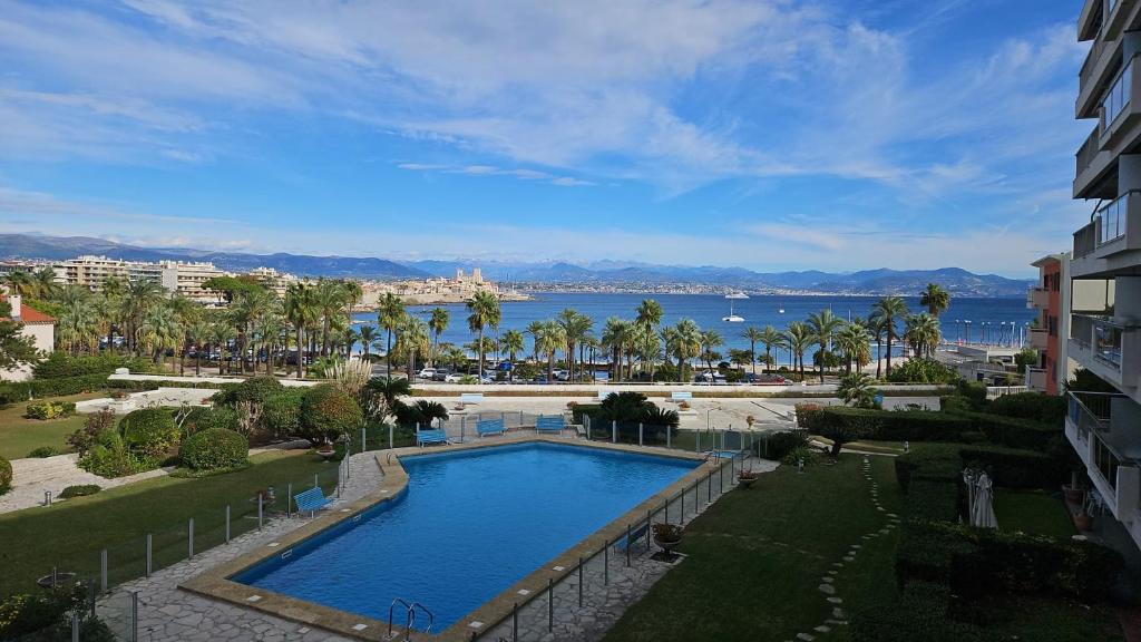 a view of a swimming pool at a resort at Cap d'Antibes Port Aubernon 3P vue Mer Piscine in Antibes
