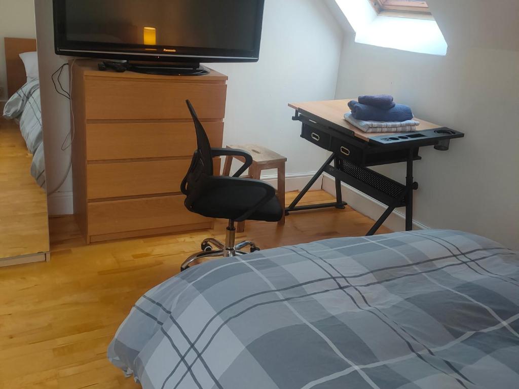 TV a/nebo společenská místnost v ubytování Beaumaris Rooms