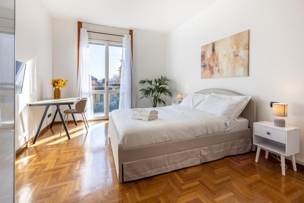 Duomo 7 min - 3 Bedrooms, Terrace & Parking