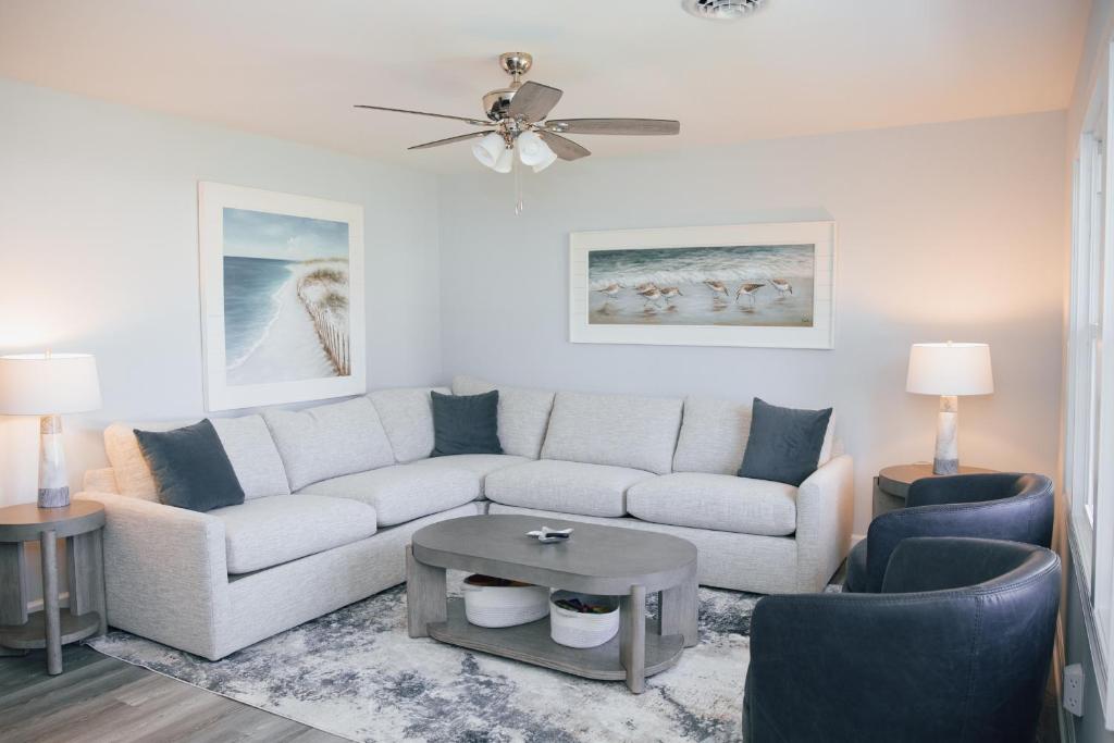 Posezení v ubytování Seas the Day Family Retreat Rehoboth & Lewes