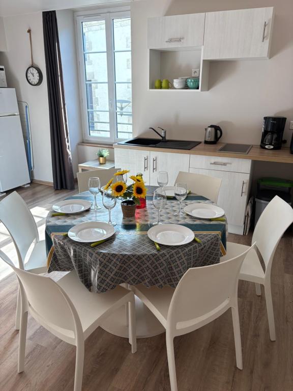 Η κουζίνα ή μικρή κουζίνα στο Les Glaneuses gîte Family centre-bourg à 3min du Puy duFou