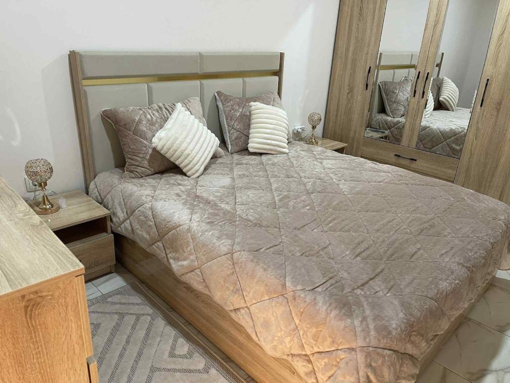 Postel nebo postele na pokoji v ubytování Elegant, Modern F2 Apartment Absolute Comfort