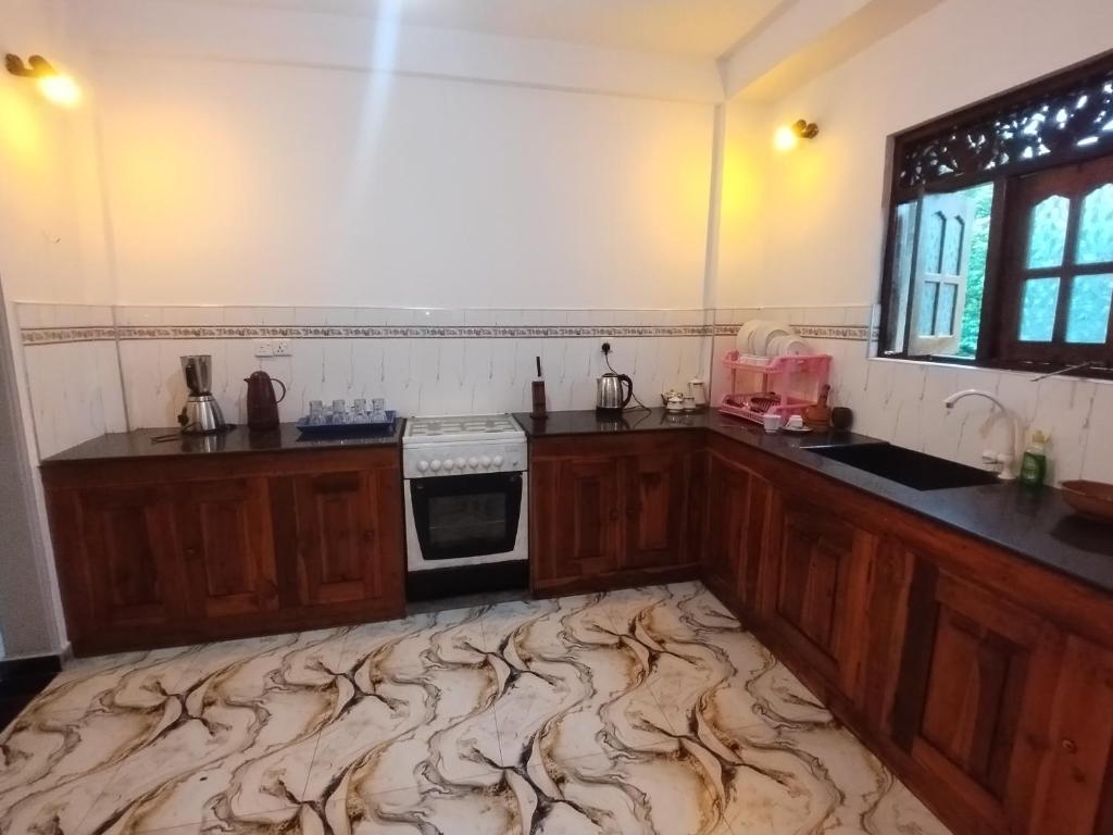 a kitchen with a rug on the floor at Vista bella in Tangalle