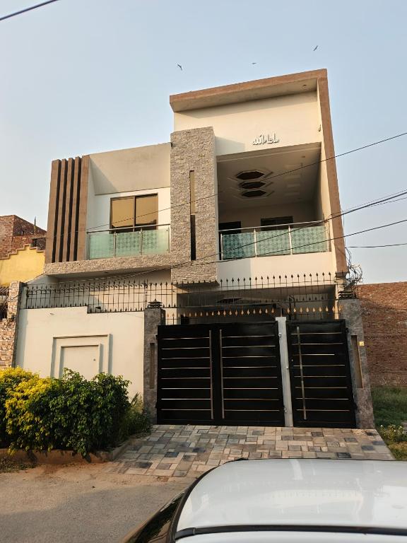 Το κτήριο όπου στεγάζεται  το δωμάτιο σε οικογενειακή κατοικία