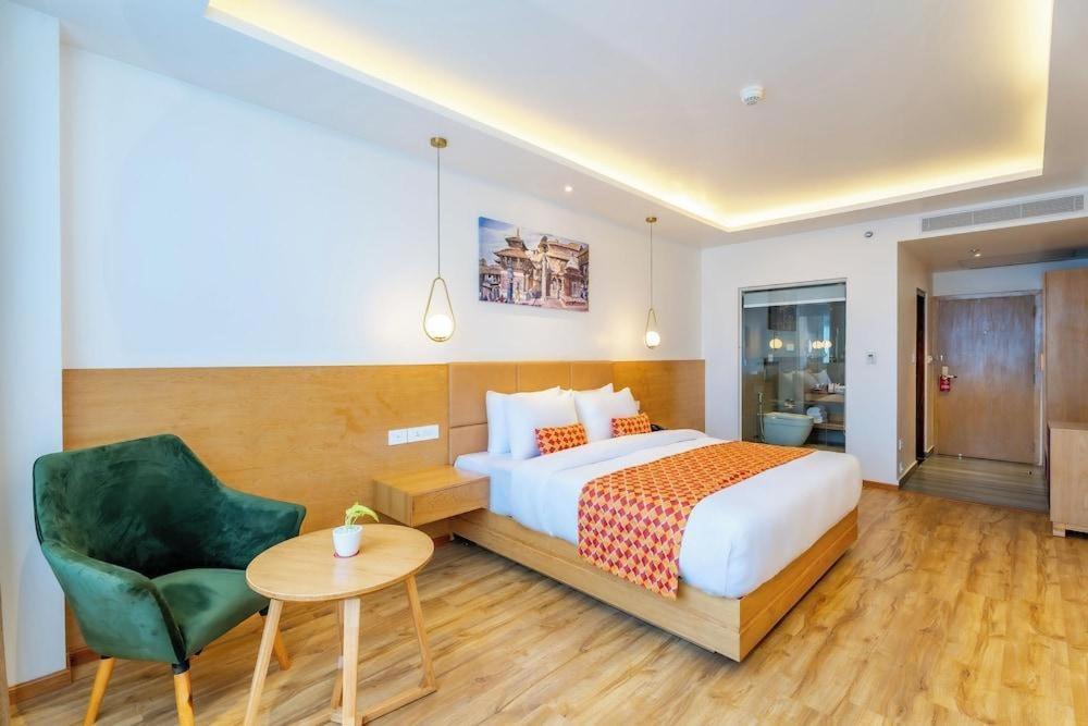 Postel nebo postele na pokoji v ubytování Hotel The Canvas International Near Delhi Airport